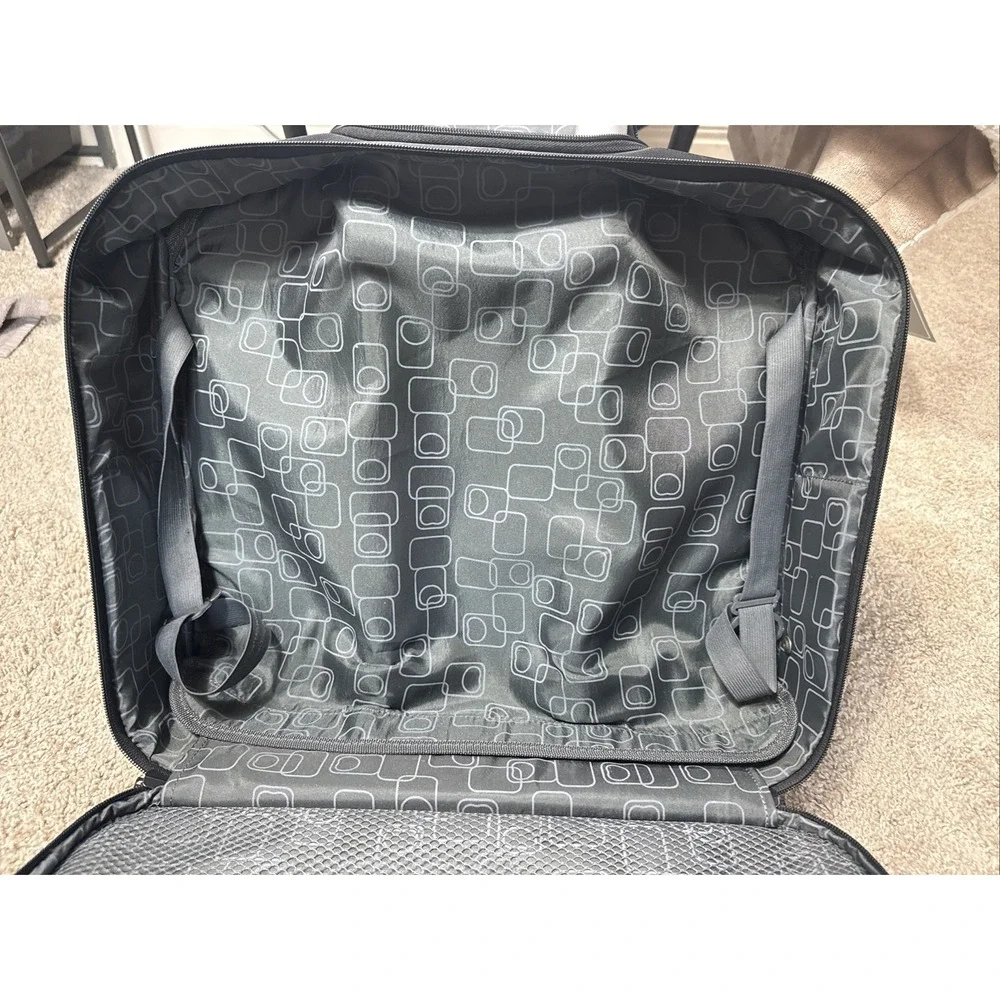 Delsey Super Lite Trolley Travel Tote Rolling Luggage Black 22718BK EUC Carry On